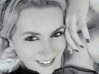 Online pics MayraWhite